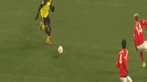 黃蜂教頭讚揚三球與米勒進步，稱讚隊友間信任助力成長