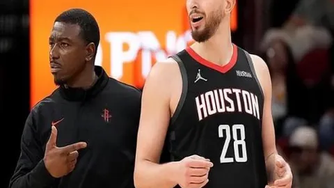 皮爾斯直言：字母哥只是個小丑，我不會在比賽中與對手客套寒暄